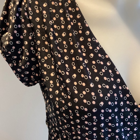 Classy Black & Pale Pink Dotted Puff Sleeve Belted Mid-length Dress - Picture 4 of 9